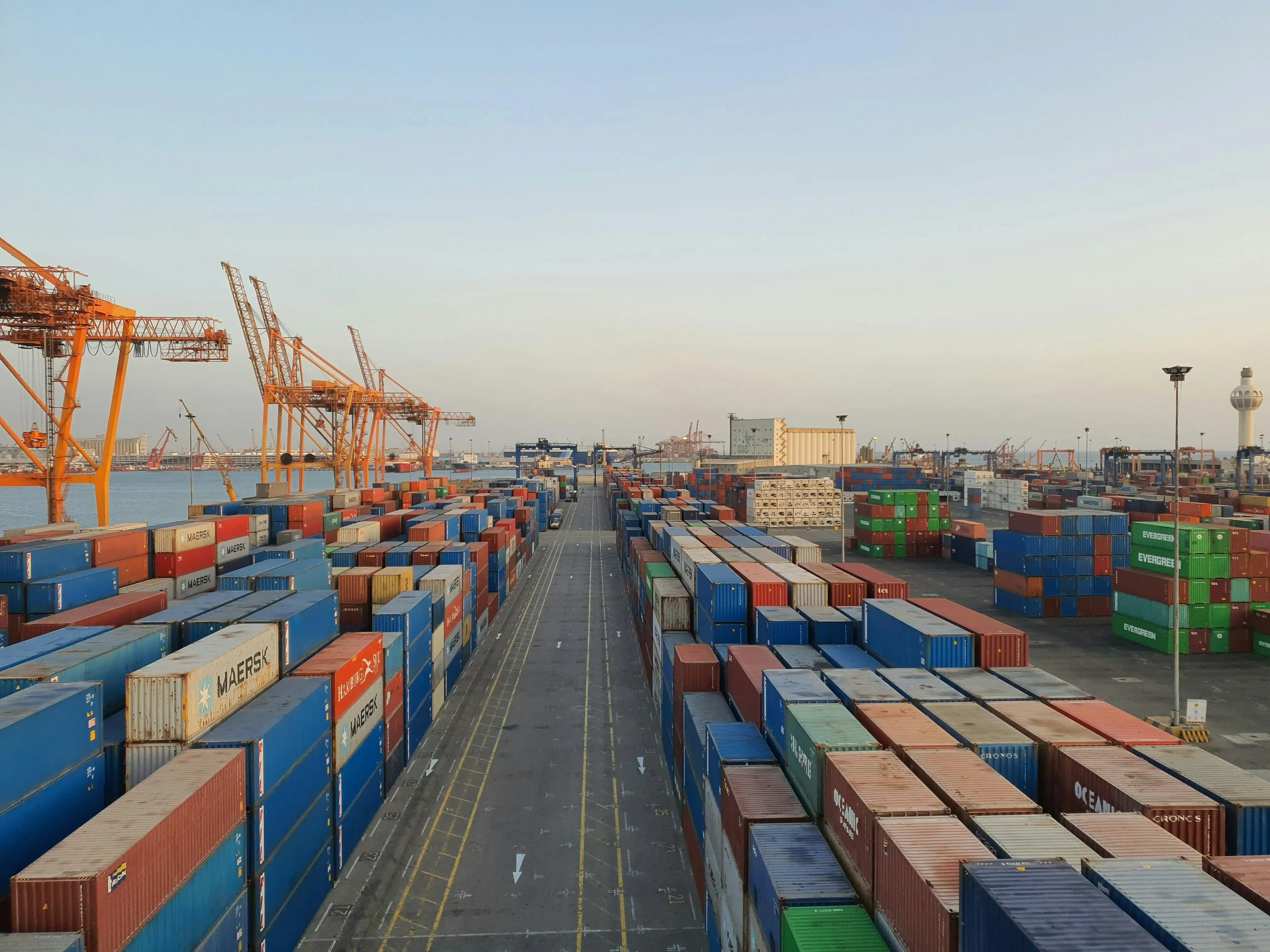 Operasional logistik terdedikasi dan project management